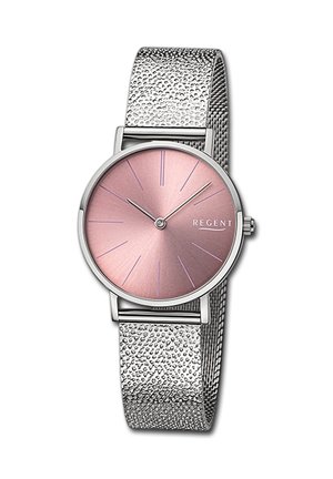 Montre ronde avec un cadran dégradé rose, des aiguilles argentées et un bracelet en maille argentée texturée. La marque notable "REGENT" apparaît sur le cadran.