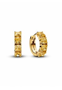 Goldene Creolen mit fünf rechteckigen gelben Edelsteinen im Krappen-Design, die eine polierte Oberfläche und eine glatte Textur zeigen.