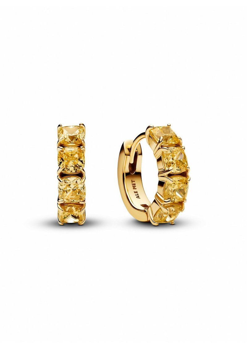 Goldene Creolen mit fünf rechteckigen gelben Edelsteinen im Krappen-Design, die eine polierte Oberfläche und eine glatte Textur zeigen.
