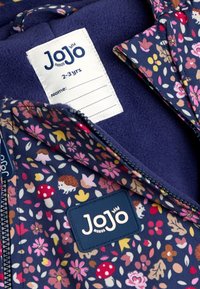 Giacca per bambini con stampa floreale, funghi e riccio, fodera in pile blu navy e etichette del marchio "JoJo maman bébé" per età 2-3 anni.