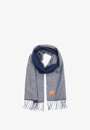 Marineblauw en beige geruite sjaal met gefranjerde randen; heeft een gladde textuur en een oranje merklabel.