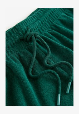Pantaloni scurți verzi cu șnur, dintr-un material texturat, având un șnur împletit și agrafe metalice. Design moale, lejer și ușor.