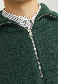 Jack & Jones JOROLLIE HALF ZIP - Strickpullover - sea moss