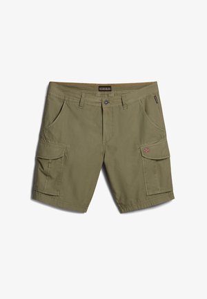 Olijfgroene cargoshorts van duurzaam materiaal, met twee voorkantenzakken, twee zijzakken en een klein label met een vlagdetail.