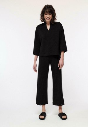 Long sleeved top - black