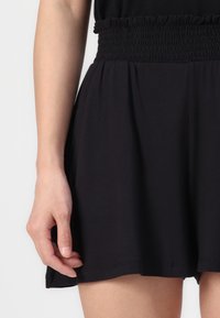 Thumbnail Image 7