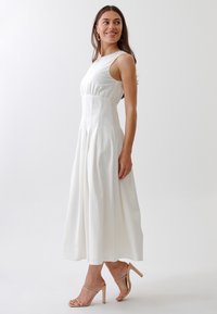 TUSSAH ADDILYN - Denní šaty - white