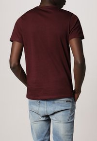 Jack & Jones Camiseta estampada - bordeaux