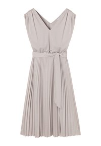 Abito plissettato di lunghezza al ginocchio in morbido tessuto beige. Presenta un décolleté a V, drappeggi sulle spalle e una vita sottolineata da una cintura per una forma definita.