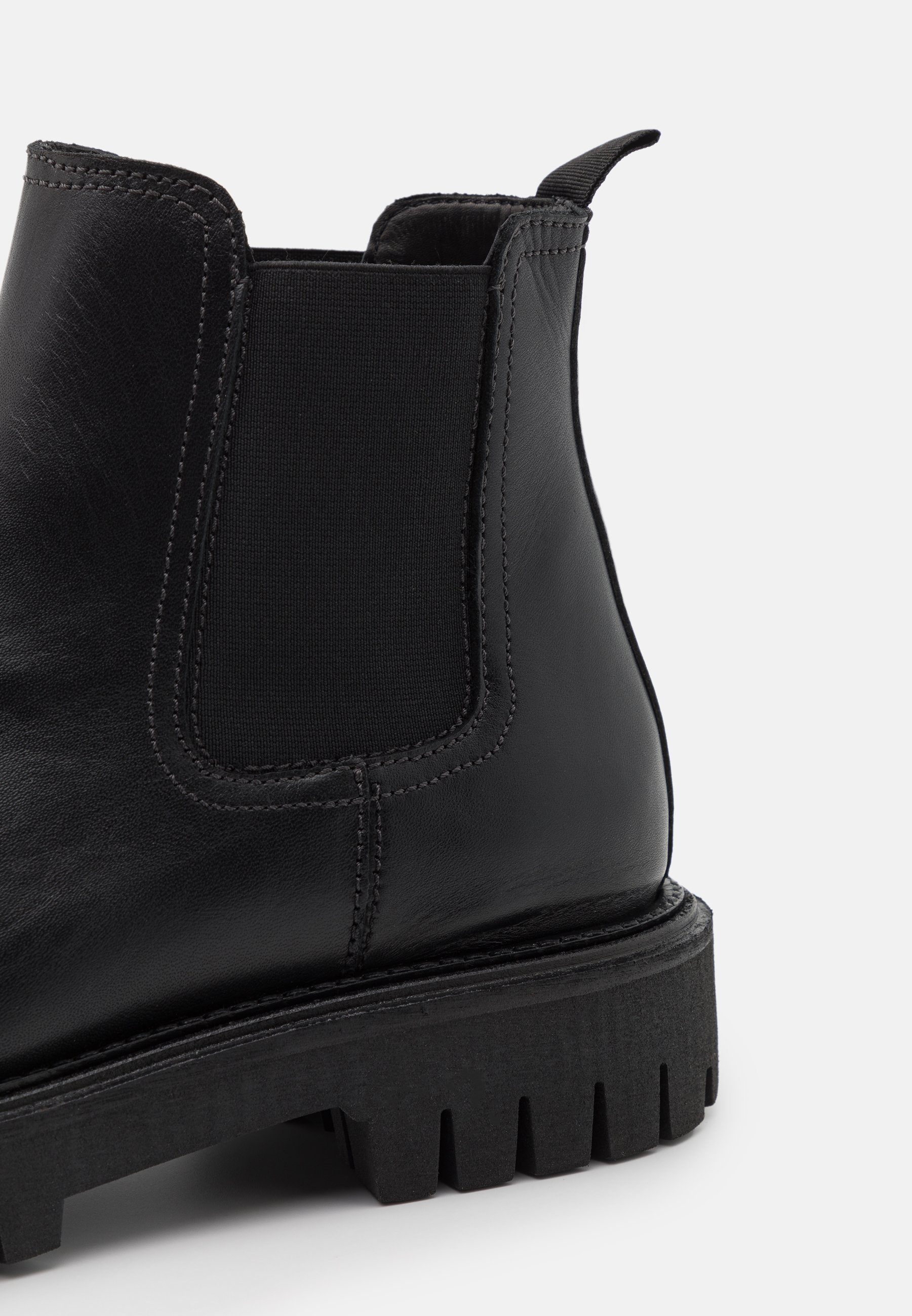 casual chunky chelsea boots