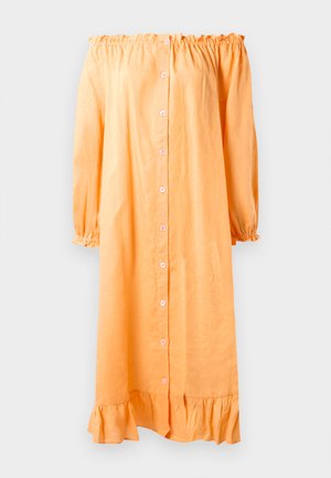 Off-shoulder orange kjole med lange puffærmer, volangkant og knapper foran. Lavet af letvægtigt stof.