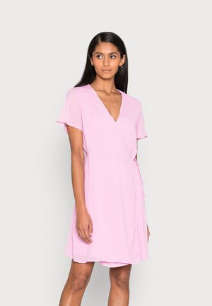 LINOA RIKKELIE WRAP DRESS - Robe de jour - orchid