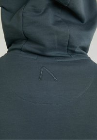 CHASIN' Jersey con capucha - blue