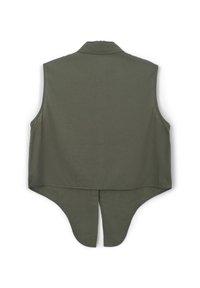 Gilet senza maniche verde oliva con colletto e due lunghe estensioni posteriori a forma di coda.