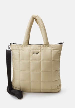 ARKK PADDED SHOPPER UNISEX - Pirkinių krepšys - light desert