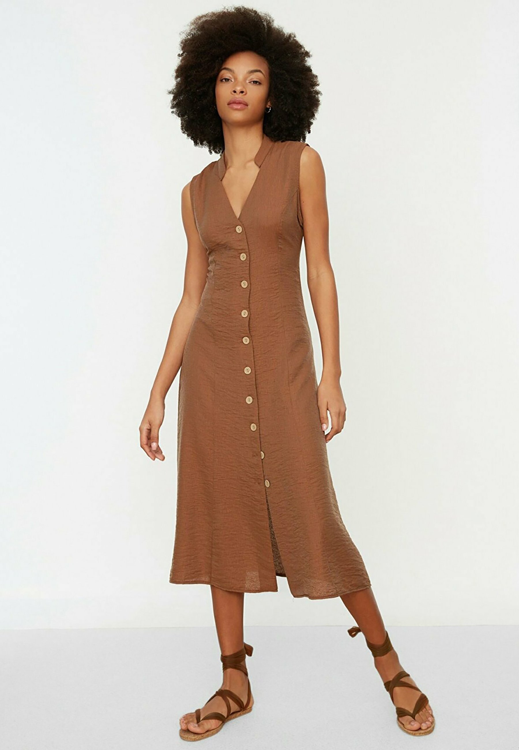 Trendyol Abito a camicia - brown/marrone - Zalando.it