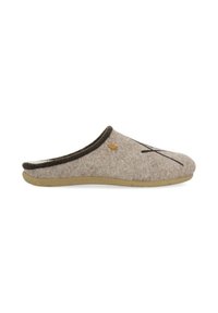 Zapatilla de felpa gris con un ribete marrón oscuro, forma redondeada y suela de goma. Presenta un acento en forma de pez y un sencillo detalle de costura negra.