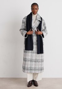 Tommy Hilfiger ESSENTIAL FLAG SCARF - Huivi - space blue