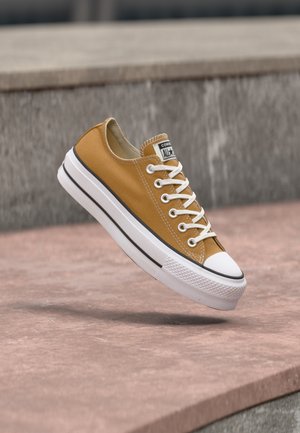 CHUCK TAYLOR ALL STAR LIFT - Baskets basses - honey stick/white/black