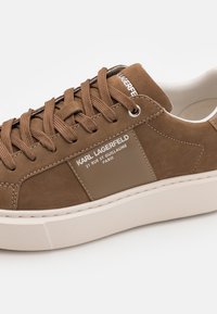 KARL LAGERFELD MAXI LOW - Sapatilhas - mid brown