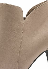 Tamaris Bottines à plateau - taupe