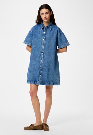 Pieces PCSKY SS A-SHAPE DENIM DRESS NOOS BC - Robe en jean - medium blue