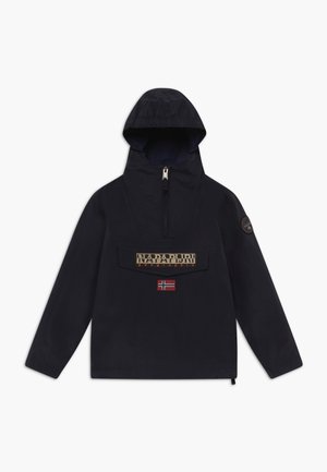 Marineblå pulloverjakke med hætte, der har en halv lynlåslukning, logopatch og lille flagdetalje på frontlommen.