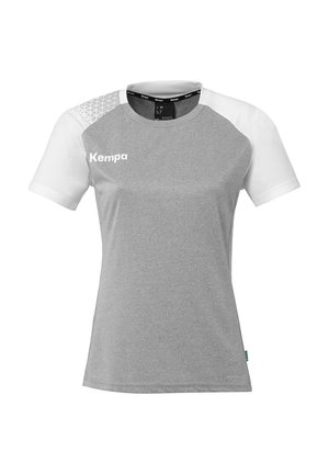 Grijze sportshirt met witte korte mouwen. Beschikt over een textuurpatroon op de schouders en het "Kempa"-logo in het wit op de borst.