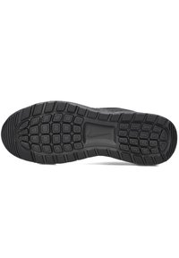 Zwarte sportieve schoen buitenzool van gestructureerd rubber, met rechthoekige patronen en een centraal Nike-logo, ontworpen voor grip en duurzaamheid.