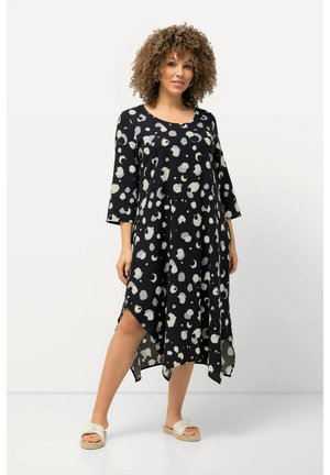 Schwarzes knie-langes Kleid mit hellgrauen abstrakten Punkten, langen Ärmeln und seitlichen Schlitzen. Hergestellt aus einem weichen Stoff mit lässiger Passform.