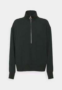 Felpa nera con collo alto, zip a mezza lunghezza sul davanti e polsini a costine. Texture morbida, vestibilità rilassata, design minimalista senza motivi.