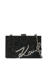 Melna mirdzoša maka ar sudraba ķēdes siksnu un izteiksmīgu "Karl" rakstu priekšpusē. Taisnstūra forma, gluda tekstūra.