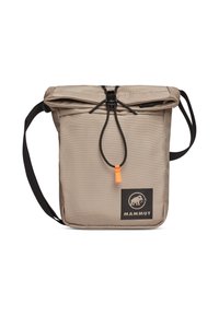 Sac bandoulière en tissu beige avec une fermeture roulée, des accents noirs, un détail à cordon de serrage et un patch logo à l'avant.