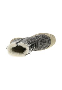 Bottines à imprimé léopard gris avec doublure en fausse fourrure, lacets noirs et semelle en caoutchouc beige. Présente un bout rond et un design de hauteur intermédiaire.