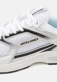 Jack & Jones JFWTOKYO - Sneakers low - bright white/black