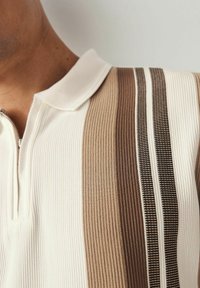 Next VERITCAL STRIPE - REGULAR FIT - Pikeepaita - neutral white