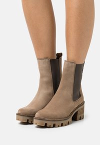 Bullboxer Plateaustiefelette - cognac