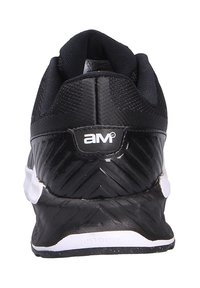 Scarpa sportiva nera con tomaia in rete, tallone testurizzato, suola bianca e dettagli in gomma. Logo visibile sul tallone con finitura liscia.