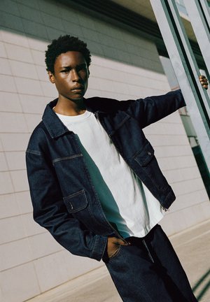 PULL&BEAR, RELAXED FIT DENIM WITH FLAP POCKETS - JACKET - Denim jacket - dark blue