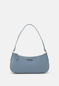 Niebieska torebka na ramię z teksturowanej skóry o zaokrąglonym kształcie, z zamkiem błyskawicznym w kolorze srebrnym i akcentem logo z przodu. Krótki pasek do noszenia.