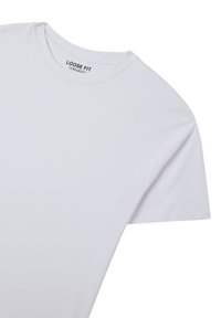T-shirt bianco dal fit morbido realizzato in tessuto soffice, con scollatura rotonda e maniche corte. Etichetta di cura visibile all'interno del colletto.