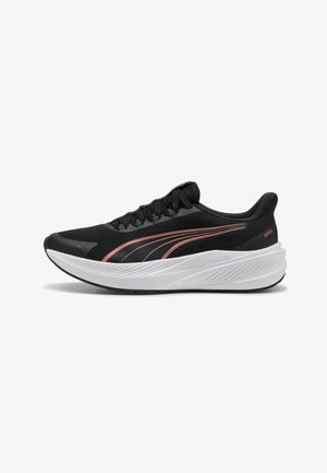 Scarpa da corsa nera con suola bianca spessa, strisce oro rosa sul lato e lacci neri, mostrata in vista laterale rivolta a sinistra.