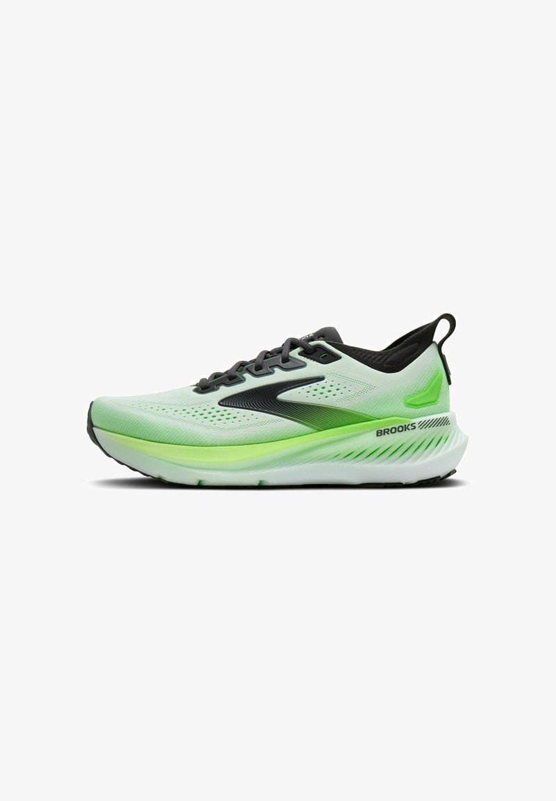 Zapatilla ligera para correr en verde menta con un acento negro. Cuenta con una parte superior de malla transpirable, suela acolchada y suela exterior texturizada para mejor agarre.