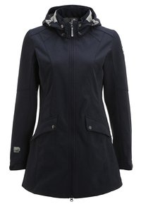 Veste softshell imperméable pour femme, de couleur bleu marine foncé, avec capuche, fermeture éclair frontale et deux poches à rabat boutonné.