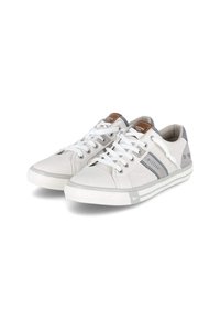 Sneakers bianche con accenti grigi. Realizzate in tela e rete, presentano pannelli per perforati, lacci bianchi e una toppa con logo marrone sulla linguetta.