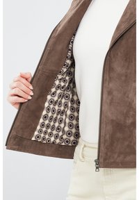 Thumbnail Image 7