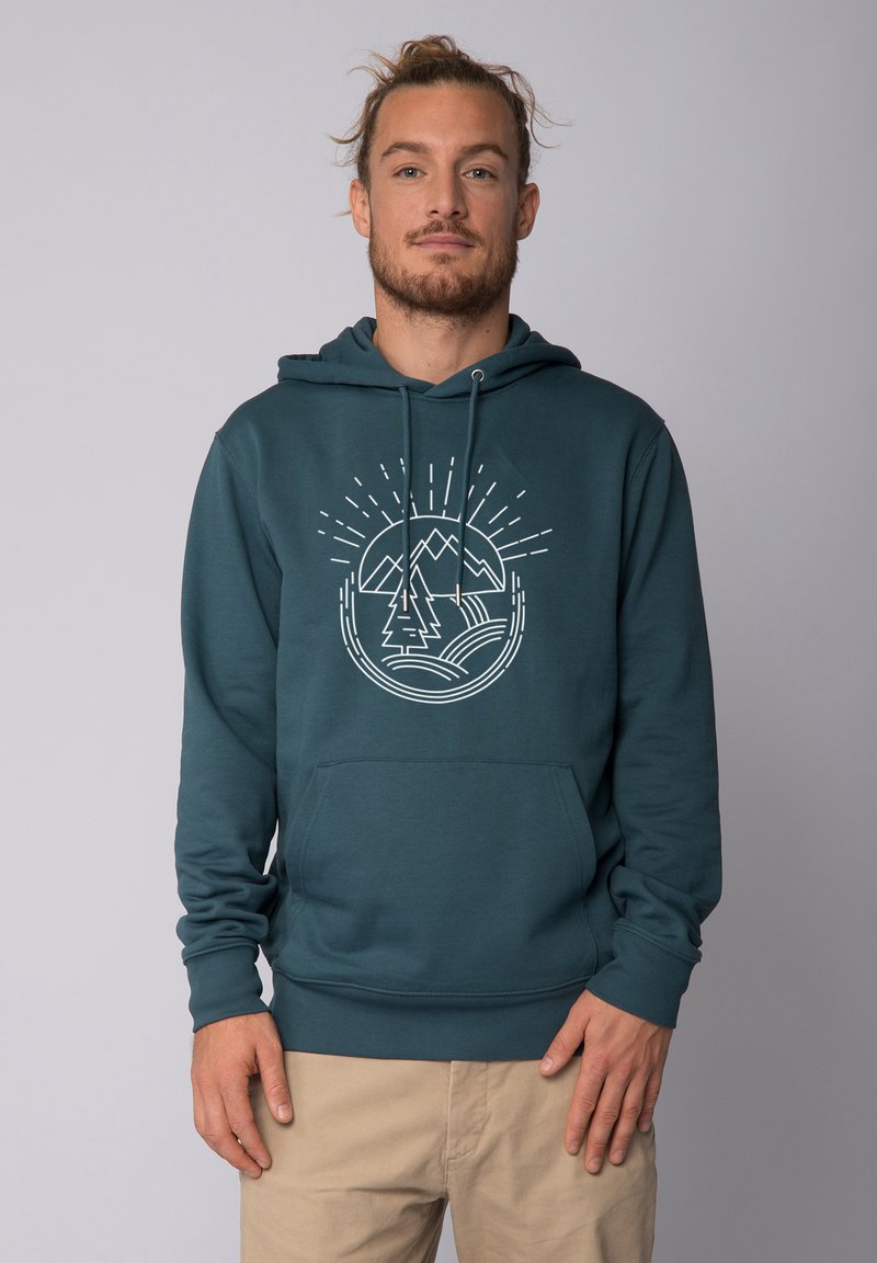 Türkiser Kapuzenpullover mit einer Vordertasche, featuring ein weißes Grafikdesign von Bergen und Bäumen. Hergestellt aus weichem Stoff mit einer lässigen Passform und Kordelzug-Kapuze.