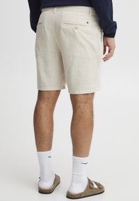 Solid SDAURELIUS LINEN MIX - Pantaloni scurți - oatmeal