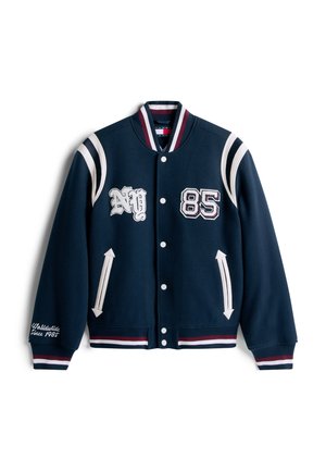 Marine Varsityjacke mit weißen und roten Streifenakzenten, Druckknopfverschluss, gesticktem "NY" und "85" sowie Seitentaschen. Texturiert Stoff.