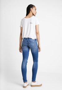 ONLY ONLCORAL LOW  - Vaqueros pitillo - dark blue denim